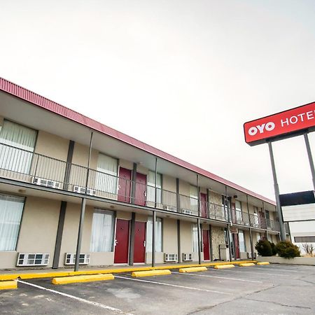 Oyo Hotel Hutchinson West 4Th Ave Esterno foto
