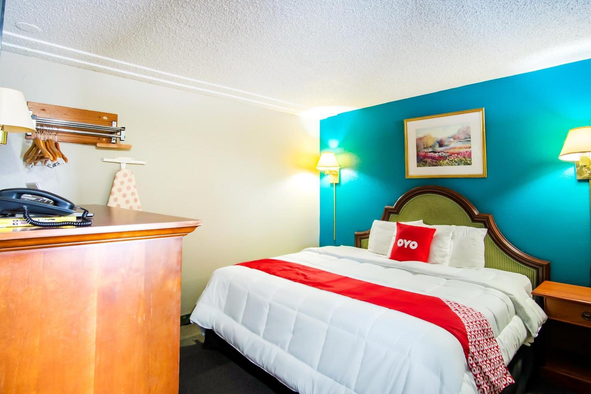 Oyo Hotel Hutchinson West 4Th Ave Esterno foto
