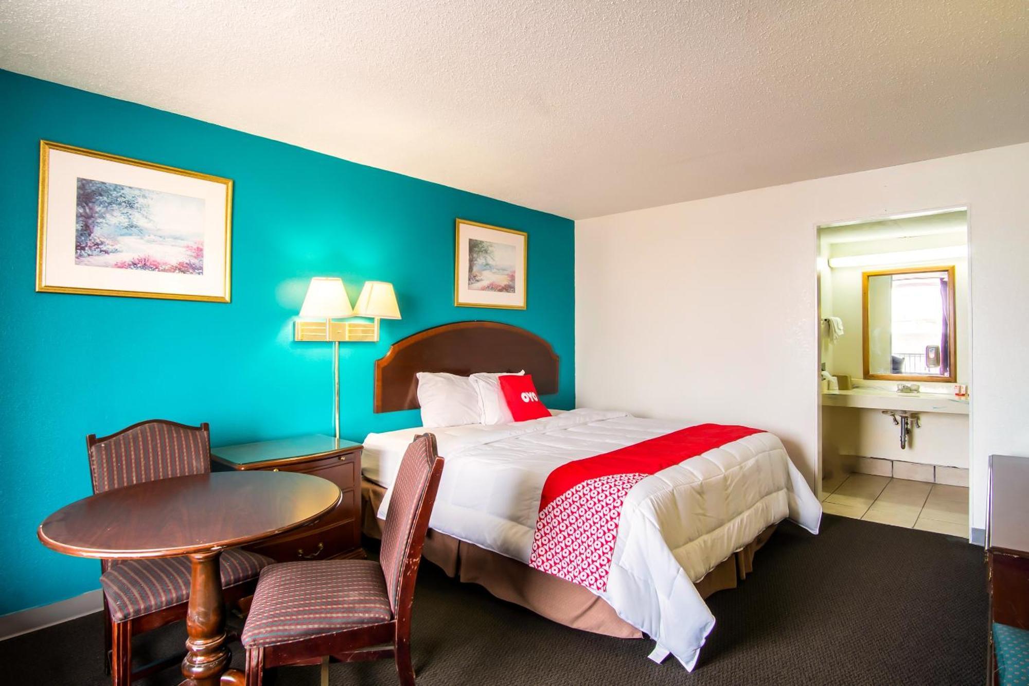 Oyo Hotel Hutchinson West 4Th Ave Esterno foto