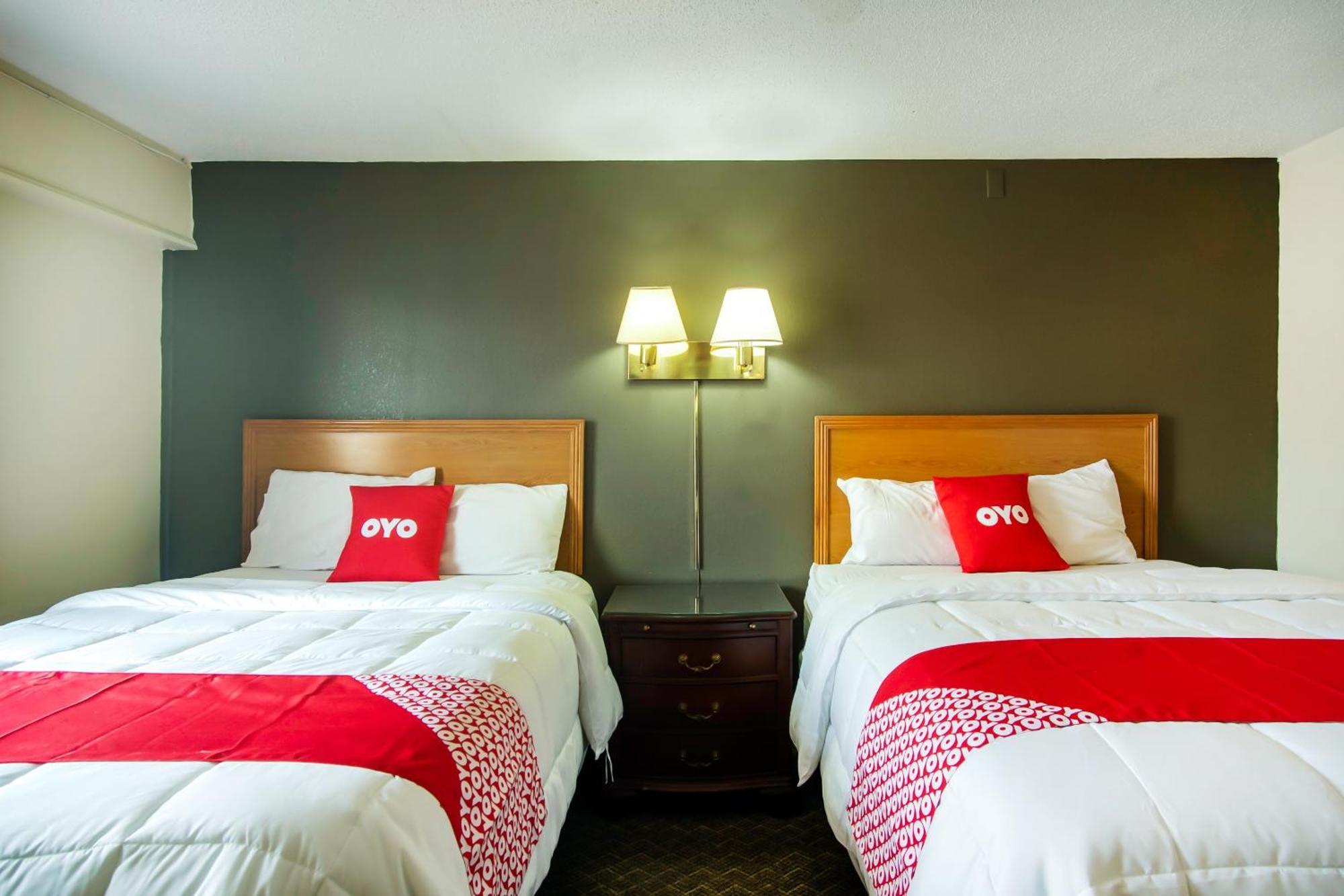Oyo Hotel Hutchinson West 4Th Ave Esterno foto