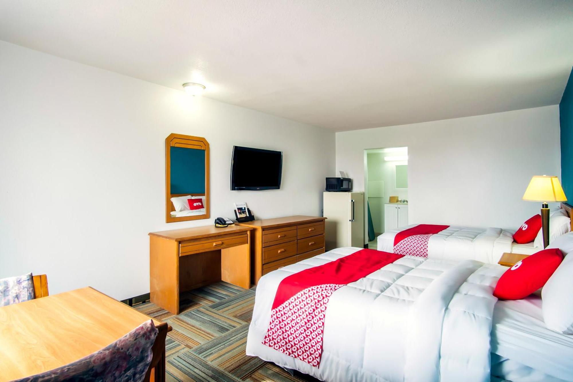 Oyo Hotel Hutchinson West 4Th Ave Esterno foto