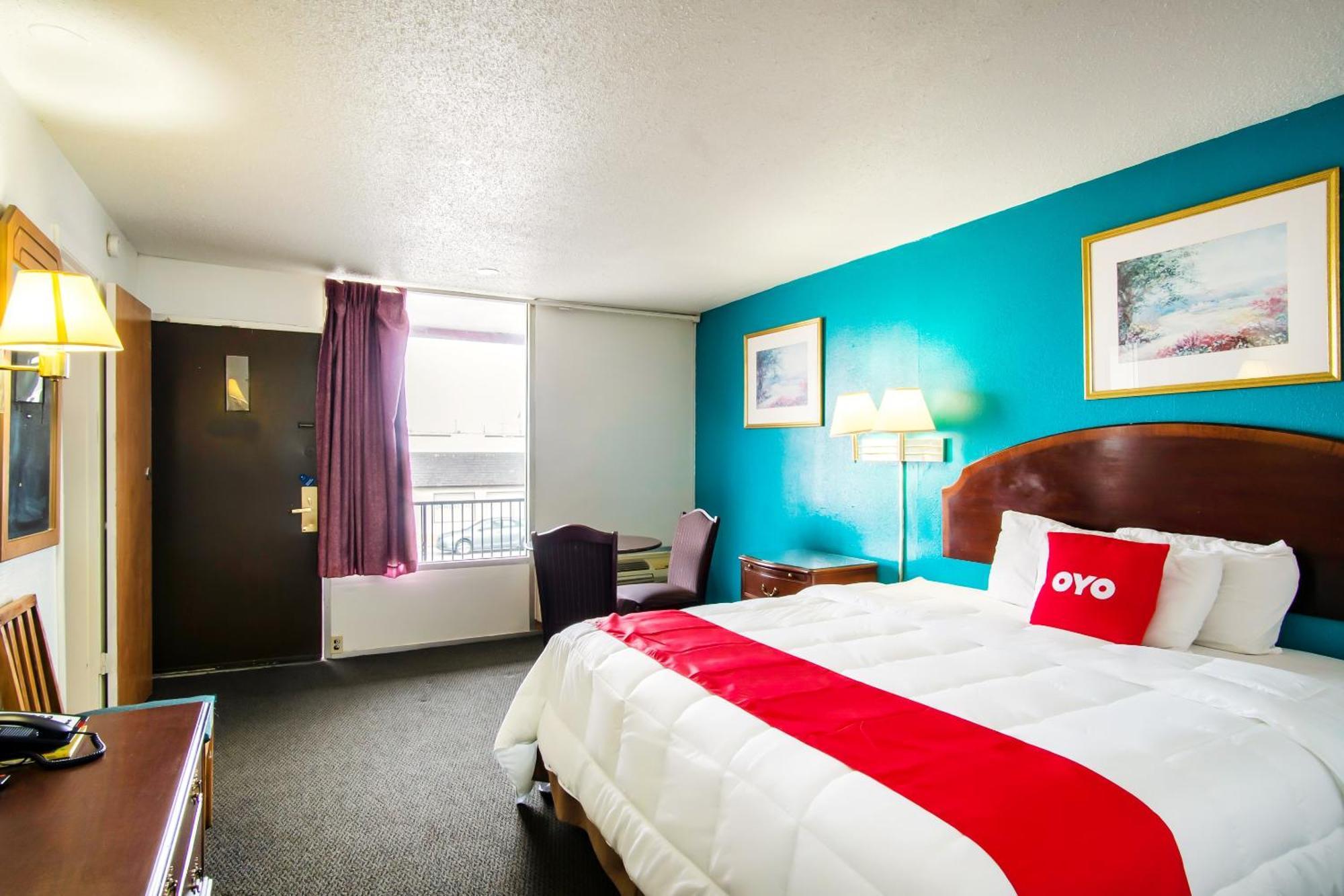 Oyo Hotel Hutchinson West 4Th Ave Esterno foto