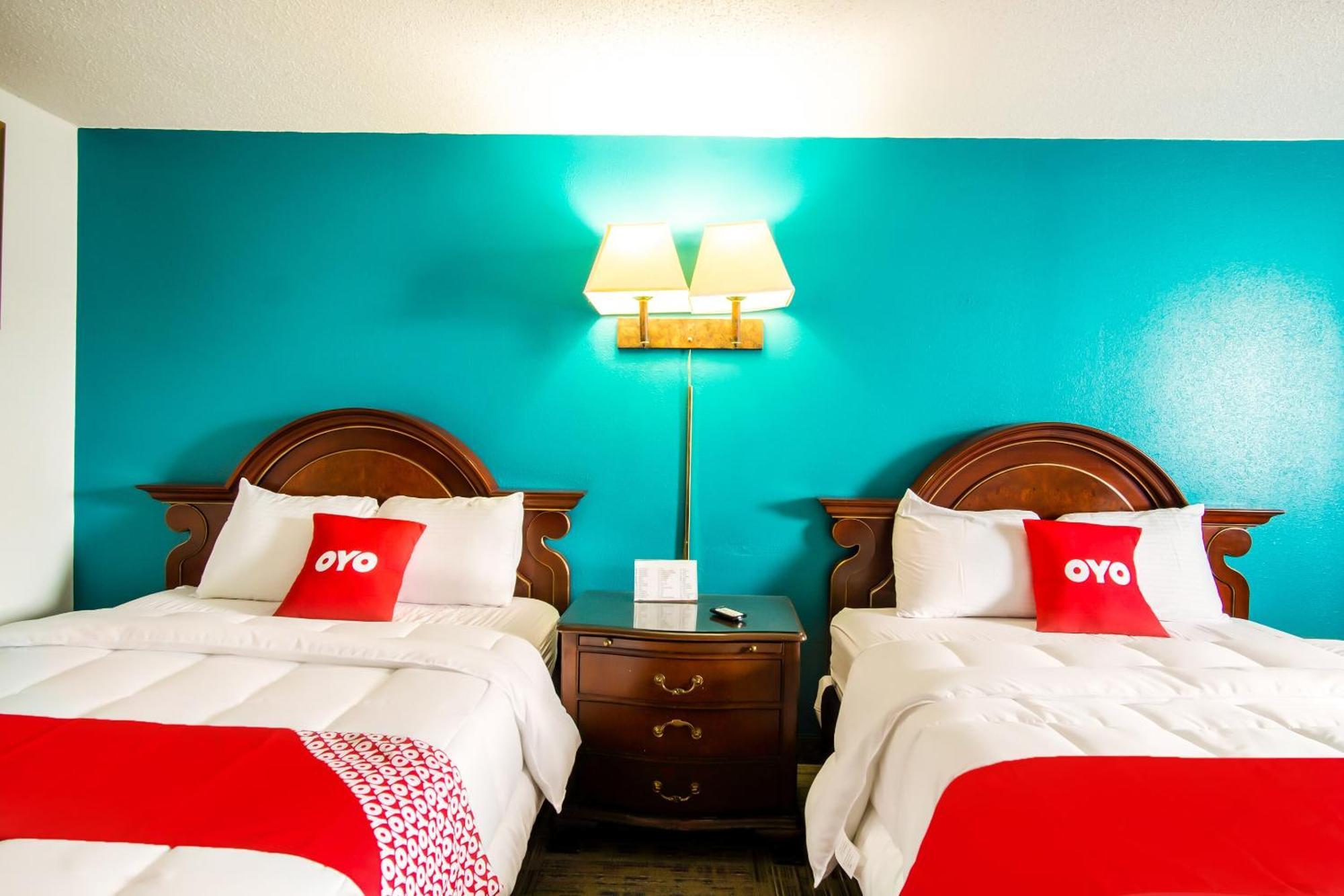 Oyo Hotel Hutchinson West 4Th Ave Esterno foto