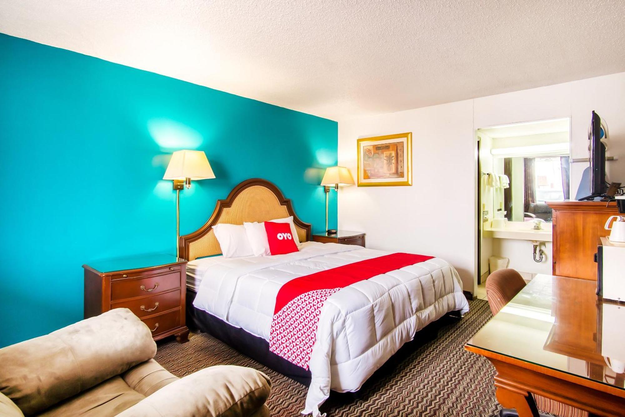 Oyo Hotel Hutchinson West 4Th Ave Esterno foto