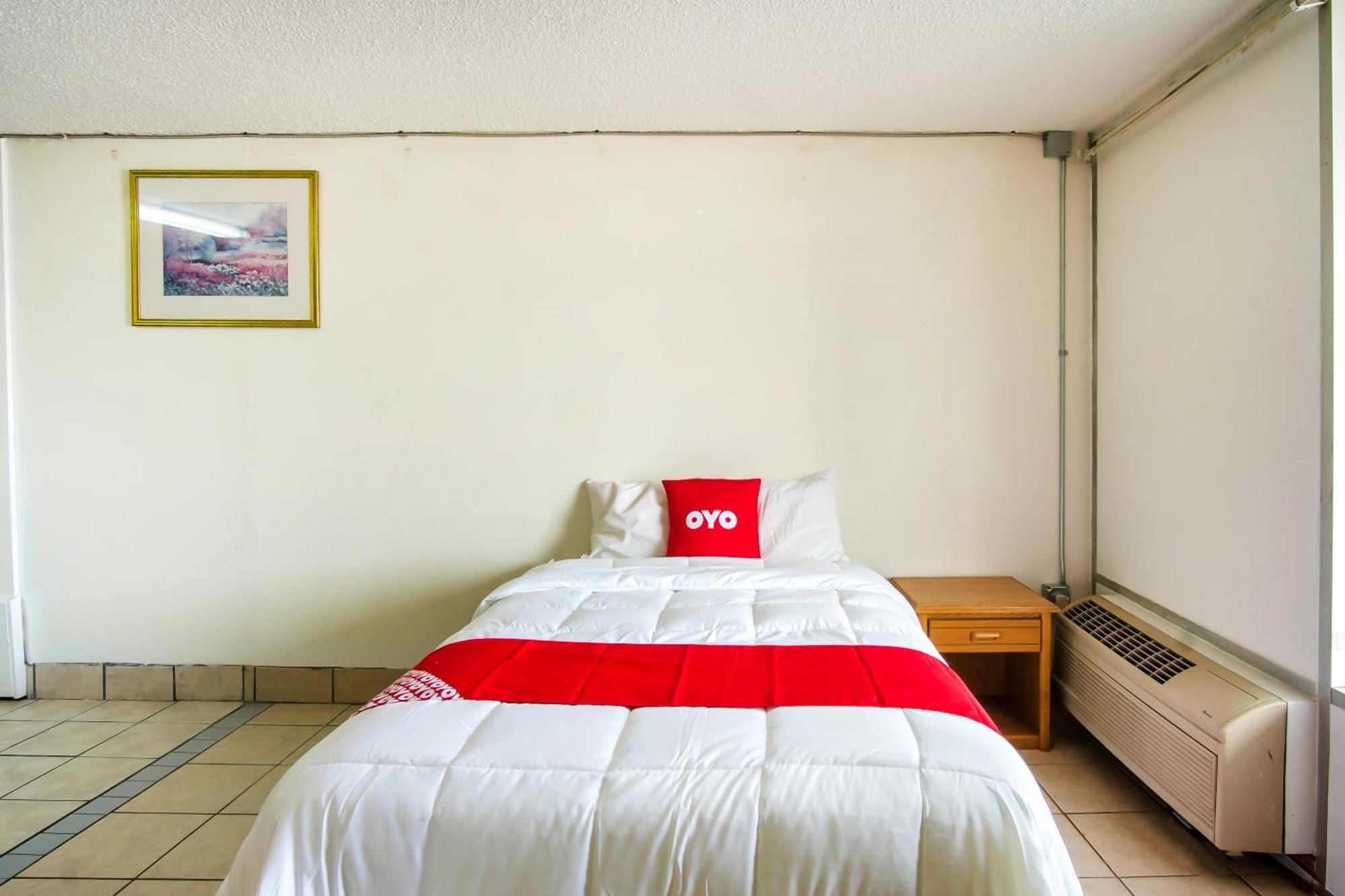Oyo Hotel Hutchinson West 4Th Ave Esterno foto