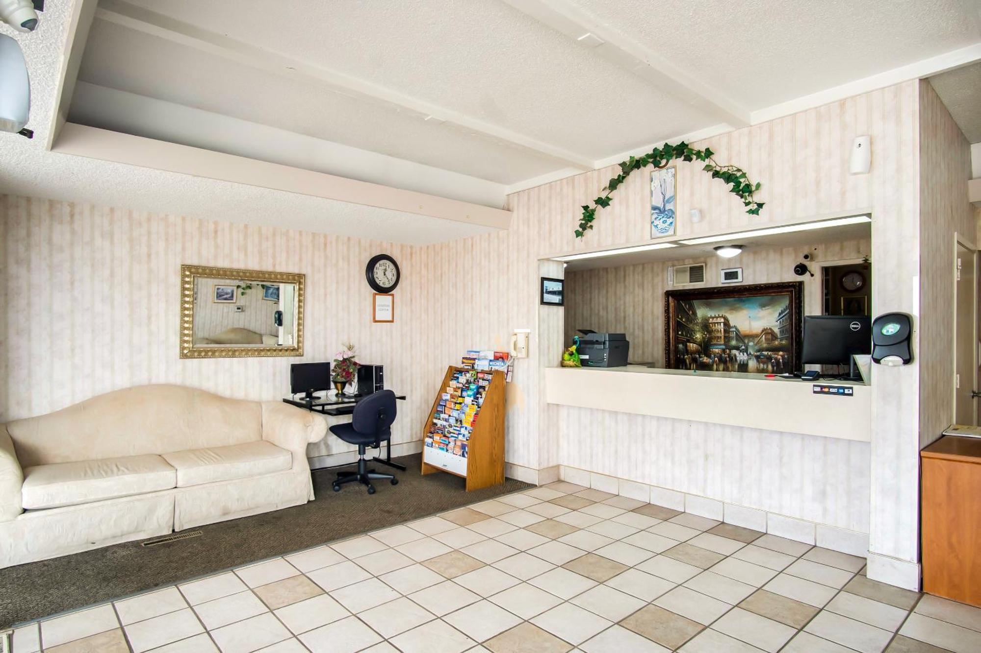 Oyo Hotel Hutchinson West 4Th Ave Esterno foto