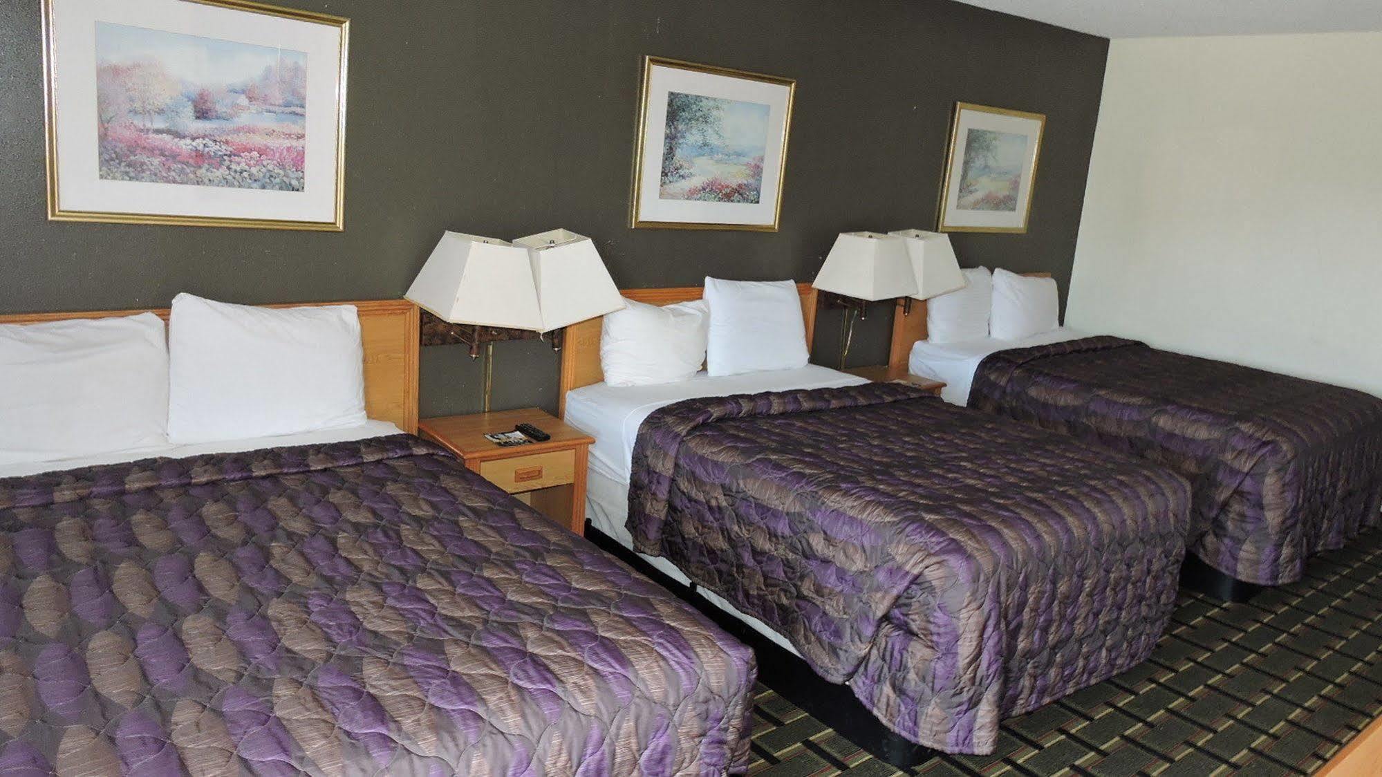 Oyo Hotel Hutchinson West 4Th Ave Esterno foto