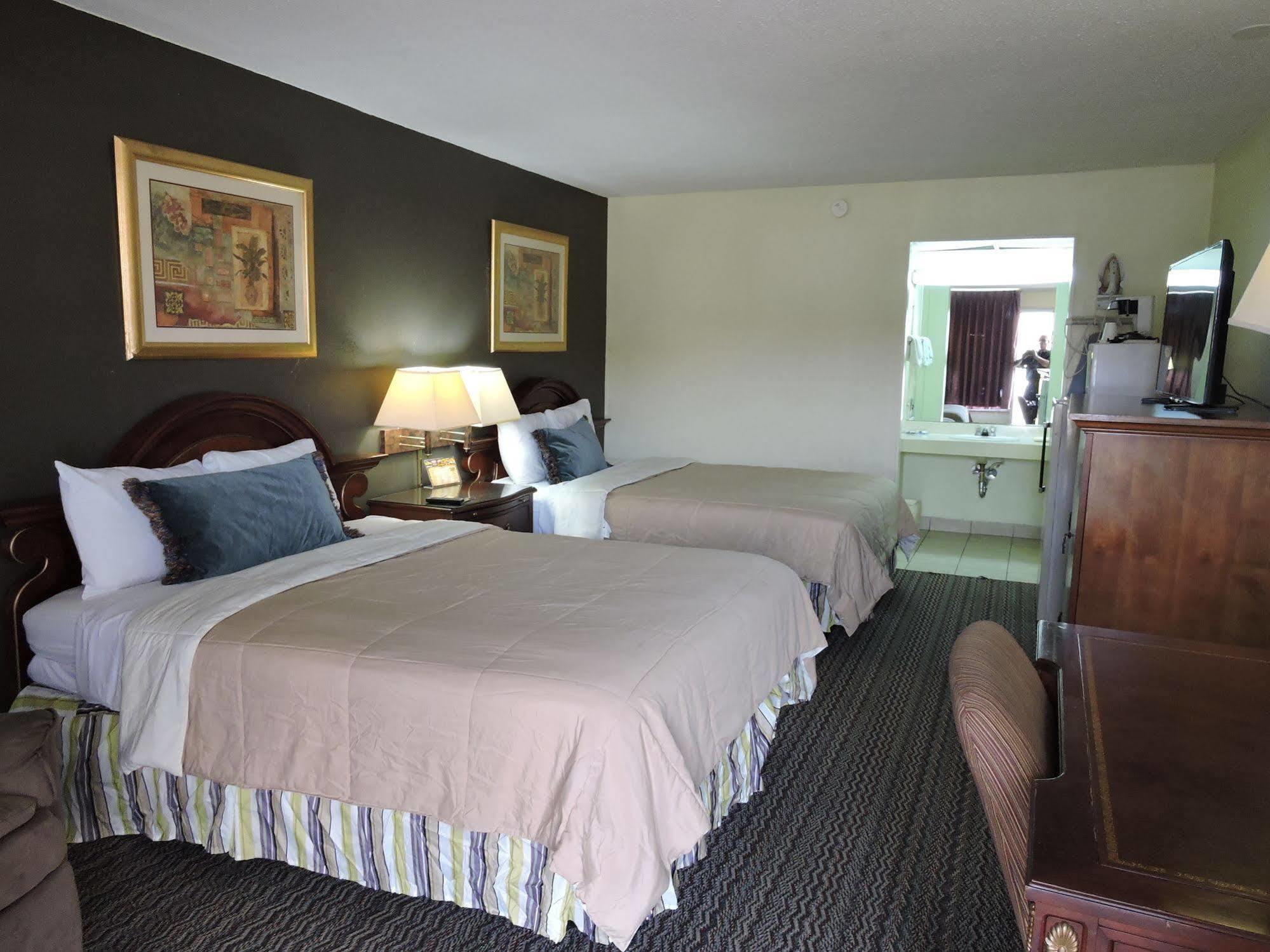 Oyo Hotel Hutchinson West 4Th Ave Esterno foto